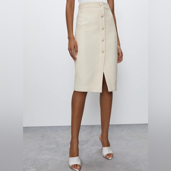 Aritzia Babaton Tweed Button Down Pencil Skirt Cream Size 0 Old Money - Picture 10 of 10